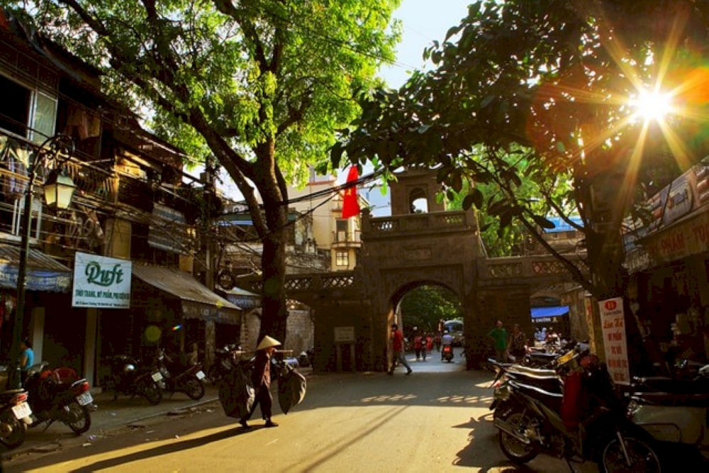 Peaceful life of people living around O Quang Chuong area